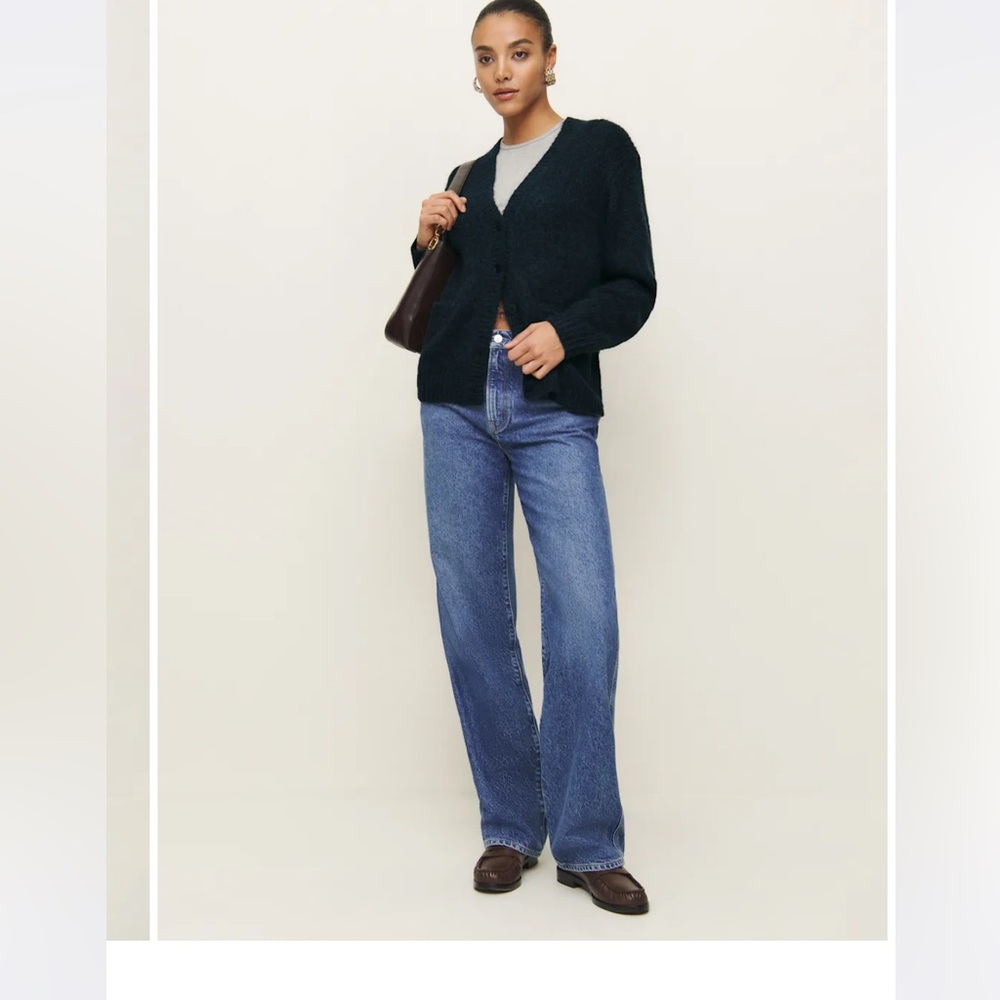 Reformation Lue
Boyfriend Cardigan Blue -
Size S - Picture 3 of 10